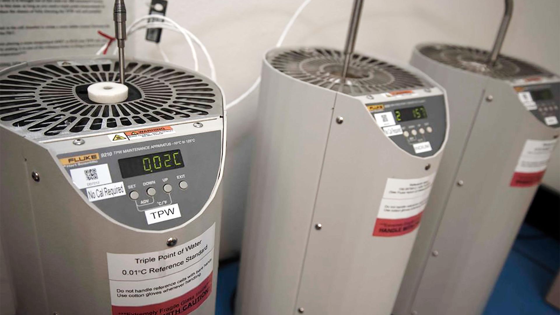 Triple point temperature calibration equipment
